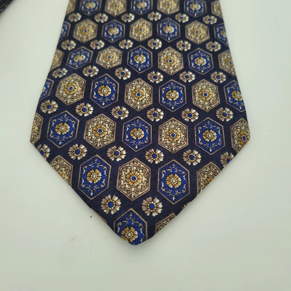 Valentino authentic business